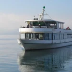 Planes-en-barco-o-catamaran-al-atardecer-en-Barcelona